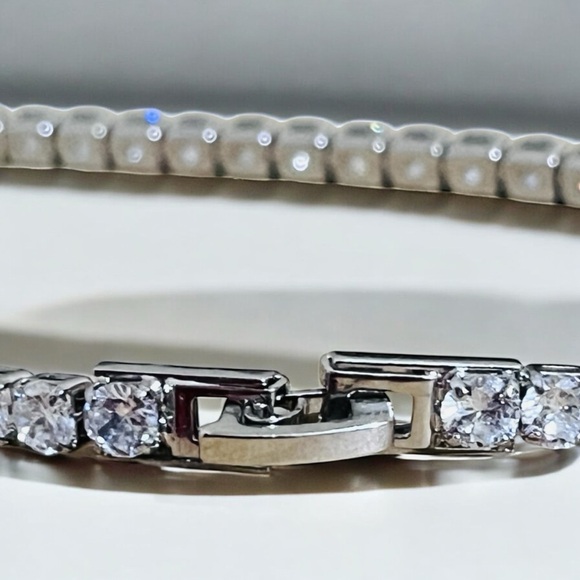 Silver Tone Rhinestone Tennis Bracelet Fashion Jewelry - Picture 2 of 6